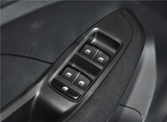 名爵ZS 2019款 1.5L 手动全球舒适版 国VI 车厢座椅   门窗控制