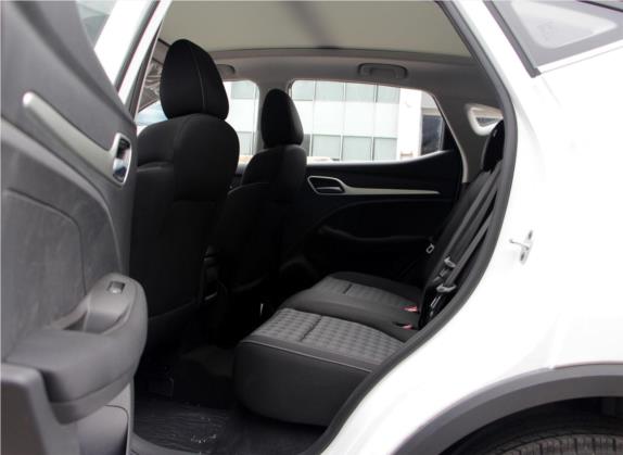 名爵ZS 2019款 1.5L 手动65寸巨幕天窗全球版 国VI 车厢座椅   后排空间