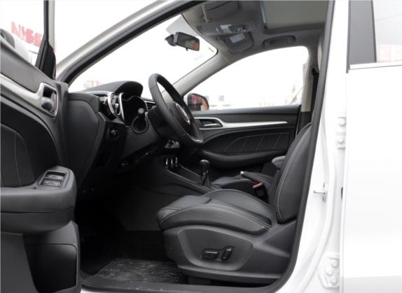 名爵ZS 2019款 1.5L 手动全球豪华版 国VI 车厢座椅   前排空间