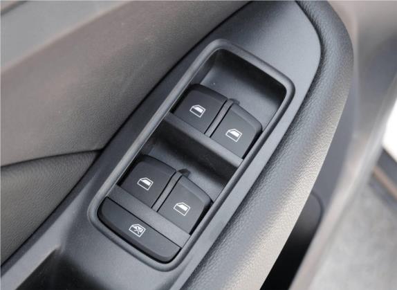 名爵ZS 2019款 1.5L 手动全球豪华版 国VI 车厢座椅   门窗控制