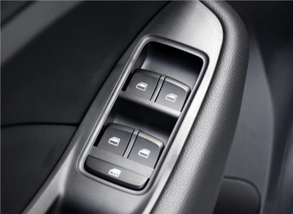 名爵ZS 2019款 1.5L 自动全球精英版 国VI 车厢座椅   门窗控制