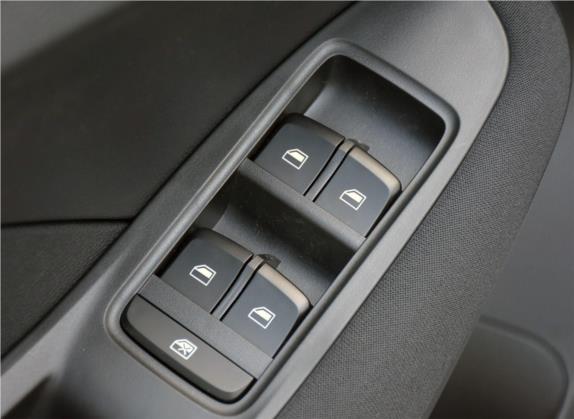 名爵ZS 2020款 180DVVT 手动Lite 车厢座椅   门窗控制