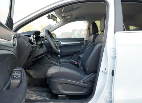 名爵ZS 2020款 全球百万畅销款 1.5L 手动舒适版 车厢座椅   前排空间
