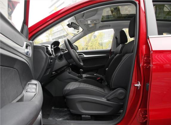 名爵ZS 2020款 全球百万畅销款 1.5L 手动65寸巨幕天窗版 车厢座椅   前排空间