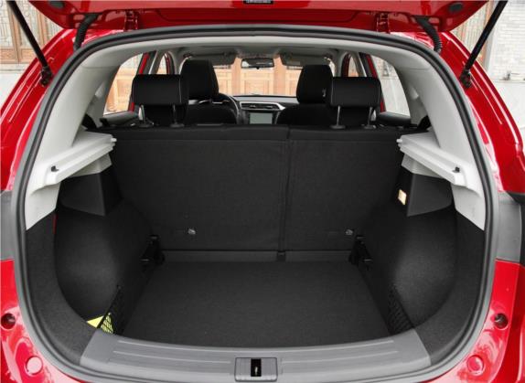 名爵ZS 2020款 全球百万畅销款 1.5L 手动65寸巨幕天窗版 车厢座椅   后备厢