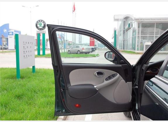 MG7 2007款 1.8T 豪华版 车厢座椅   前门板