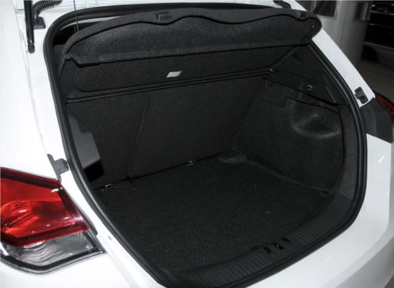 名爵5 2012款 1.5L 手动精英版 车厢座椅   后备厢