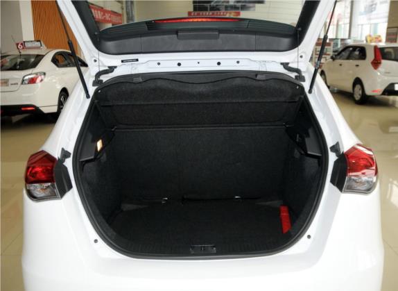 名爵5 2012款 1.5L 自动精英版 车厢座椅   后备厢