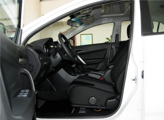 名爵5 2012款 1.5L 自动豪华版 车厢座椅   前排空间