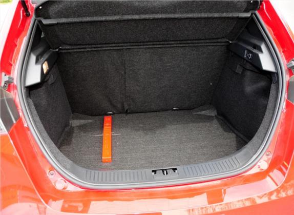 名爵5 2012款 1.5L 自动领航版 车厢座椅   后备厢
