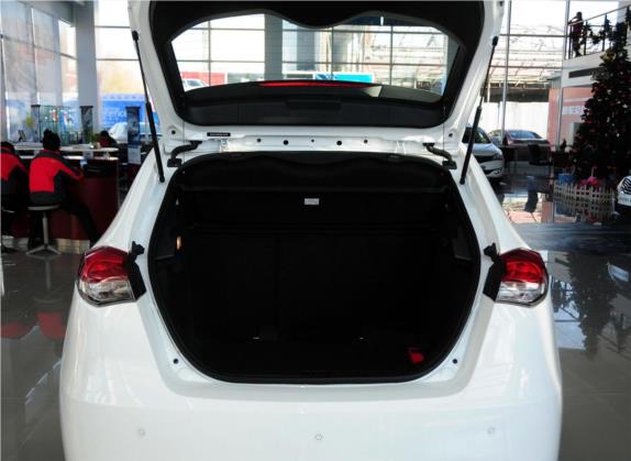 名爵5 2014款 1.5T 自动豪华型 车厢座椅   后备厢