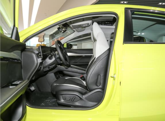 MG5天蝎座 2022款 1.5T 豪华版 车厢座椅   前排空间