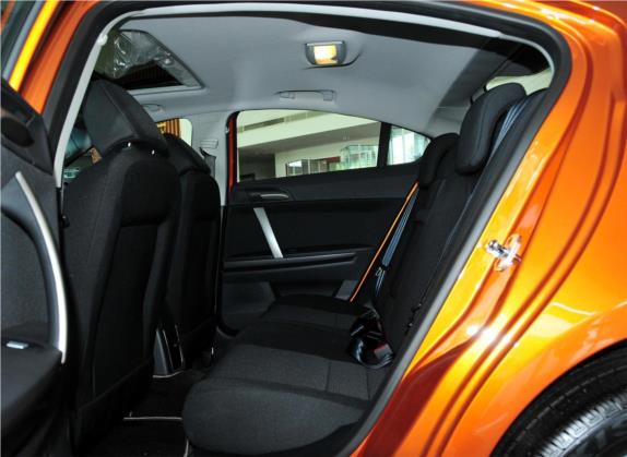 名爵6 2012款 掀背 1.8L 自动驾值版 车厢座椅   后排空间