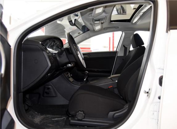 名爵6 2014款 掀背 1.8L 手动驾值版 车厢座椅   前排空间