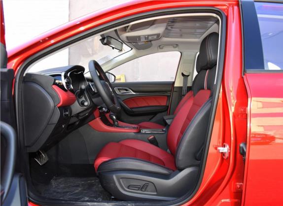 名爵6 2019款 20T 自动Trophy竞技版+运动尾排竞速套装 车厢座椅   前排空间