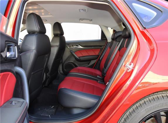 名爵6 2019款 20T 自动Trophy竞技版+运动尾排竞速套装 车厢座椅   后排空间