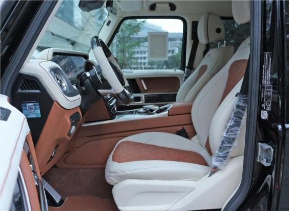 迈莎锐G级 2020款 G 63 Red Carbon 车厢座椅   前排空间