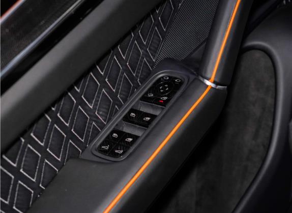 迈莎锐Cayenne 2021款 3.0T Black Carbon 车厢座椅   门窗控制