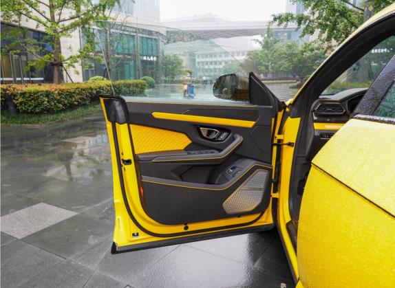 迈莎锐Urus 2021款 4.0T V8 标准版 车厢座椅   前门板