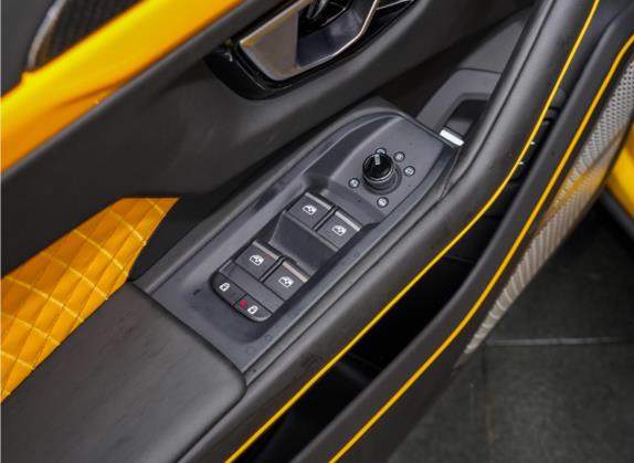 迈莎锐Urus 2021款 4.0T V8 标准版 车厢座椅   门窗控制