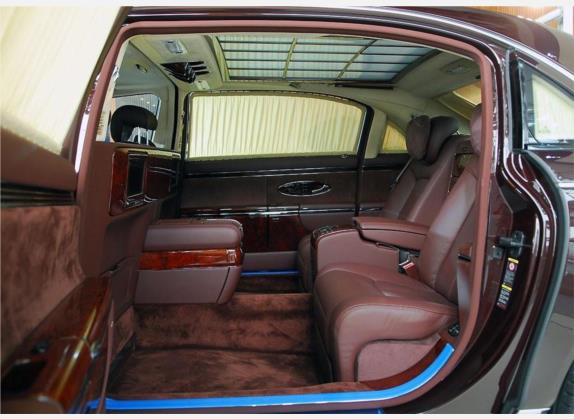 迈巴赫 2005款 5.5T 62 车厢座椅   后排空间