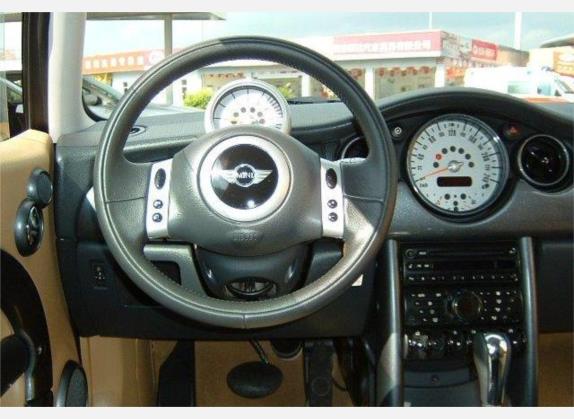 MINI 2004款 1.6 COOPER 中控类   驾驶位