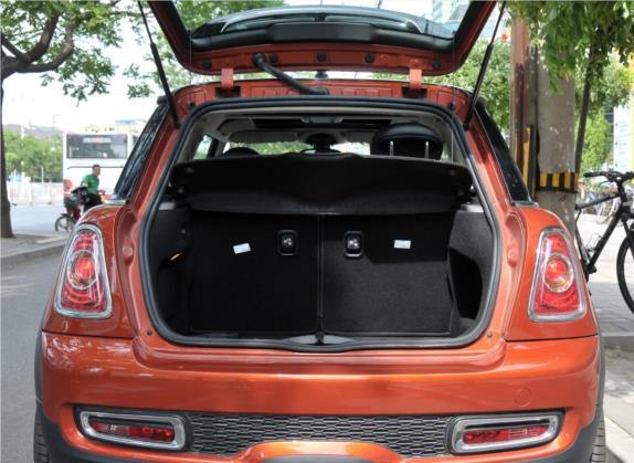 MINI 2011款 1.6T COOPER S 车厢座椅   后备厢