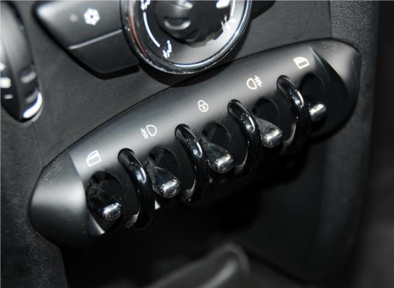 MINI 2011款 1.6L ONE 车厢座椅   门窗控制