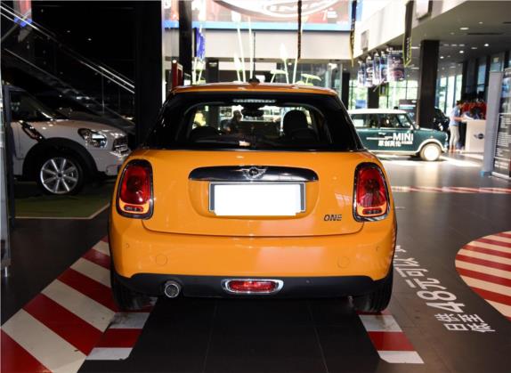 MINI 2015款 1.2T 手动 ONE 五门版 外观   正后