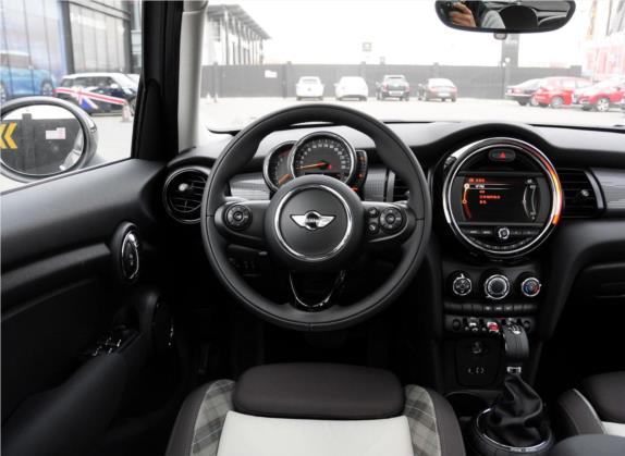 MINI 2015款 1.5T COOPER Fun 五门版 中控类   驾驶位