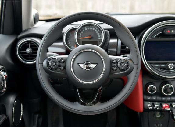 MINI 2015款 1.5T COOPER Excitement 五门版 中控类   驾驶位