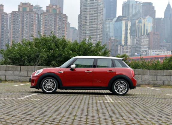 MINI 2015款 1.5T COOPER Excitement 五门版 外观   正侧