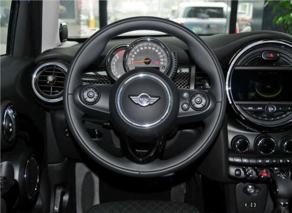 MINI 2015款 2.0T COOPER S 五门版 中控类   驾驶位