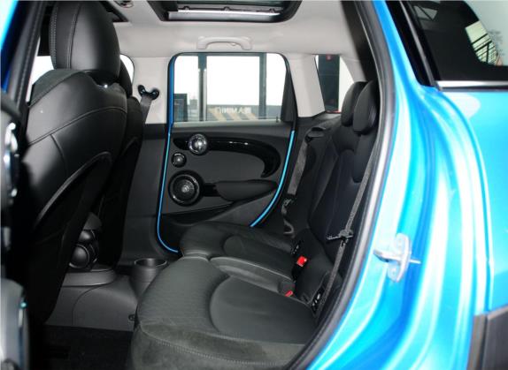 MINI 2015款 2.0T COOPER S 五门版 车厢座椅   后排空间