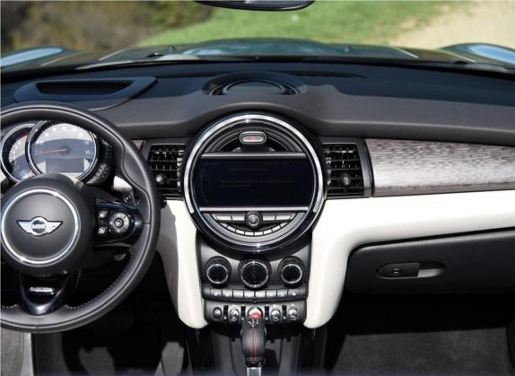 MINI 2016款 2.0T COOPER S CABRIO 加勒比蓝限量版 中控类   中控台