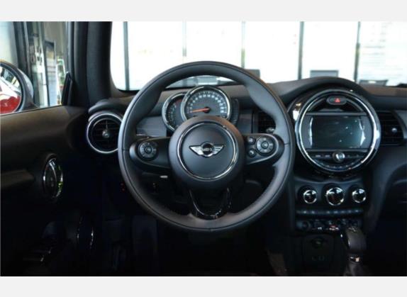 MINI 2016款 1.5T COOPER CABRIO 中控类   驾驶位