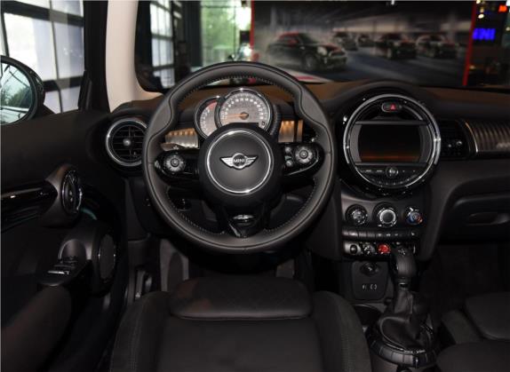 MINI 2016款 1.5T COOPER 表现派 中控类   驾驶位