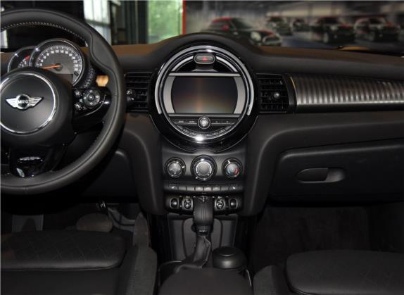 MINI 2016款 1.5T COOPER 表现派 中控类   中控台