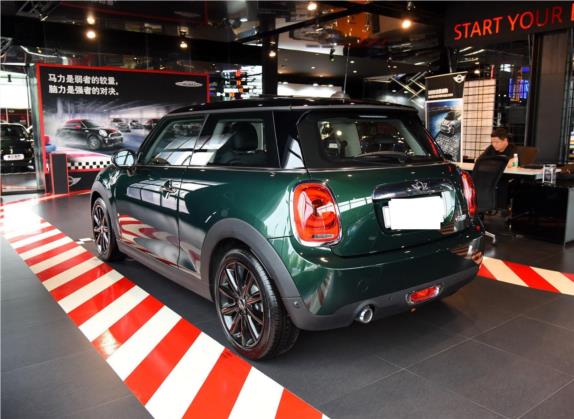 MINI 2016款 1.5T COOPER 表现派 外观   斜后