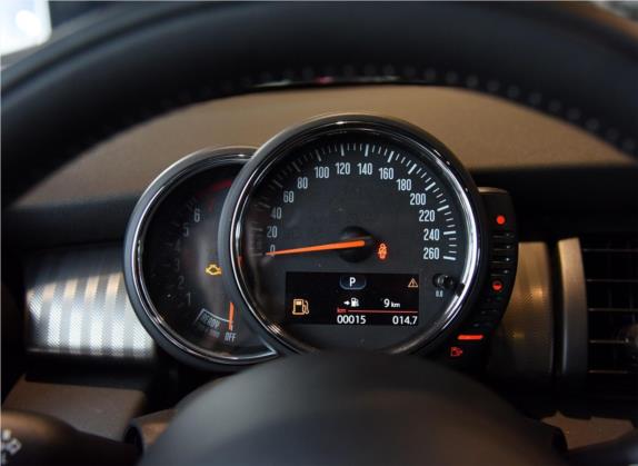 MINI 2016款 1.5T COOPER 表现派 中控类   仪表盘