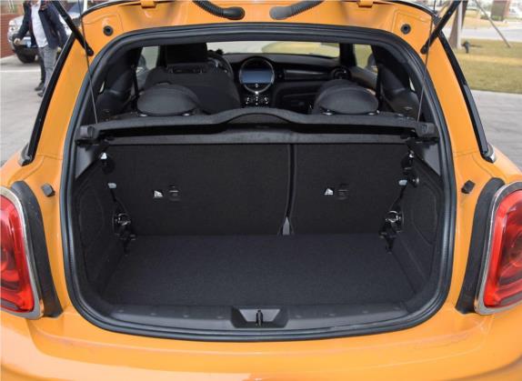 MINI 2016款 2.0T COOPER S 表现派 车厢座椅   后备厢