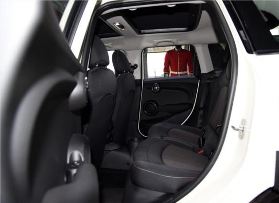 MINI 2016款 1.2T ONE 先锋派 五门版 车厢座椅   后排空间