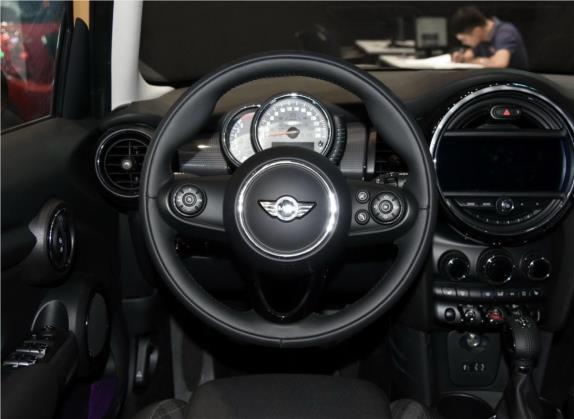 MINI 2016款 1.5T COOPER 先锋派 五门版 中控类   驾驶位