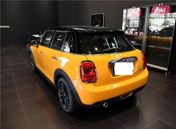 MINI 2016款 1.5T COOPER 先锋派 五门版 外观   斜后