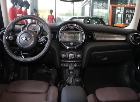 MINI 2016款 1.5T COOPER 表现派 五门版 中控类   中控全图