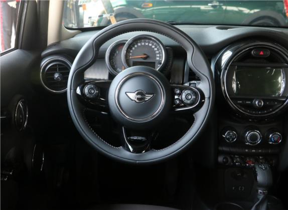 MINI 2016款 1.5T COOPER 表现派 五门版 中控类   驾驶位