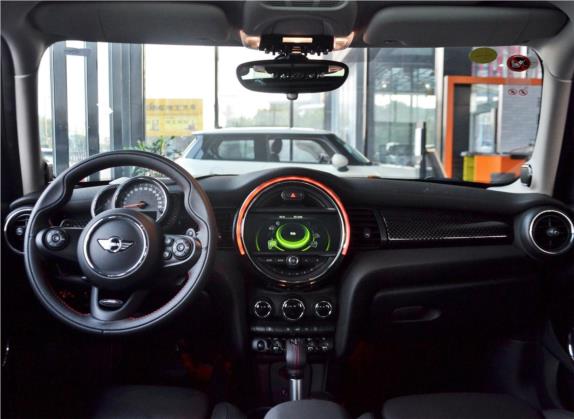 MINI 2016款 2.0T COOPER S 先锋派 五门版 中控类   中控全图