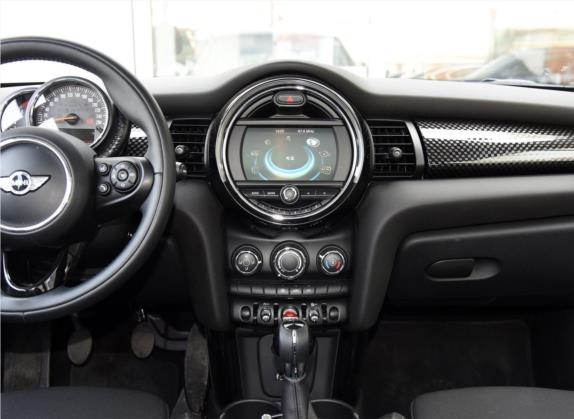 MINI 2016款 2.0T COOPER S 手动 中控类   中控台