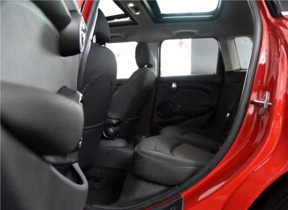 MINI 2016款 1.2T ONE 五门版 车厢座椅   后排空间