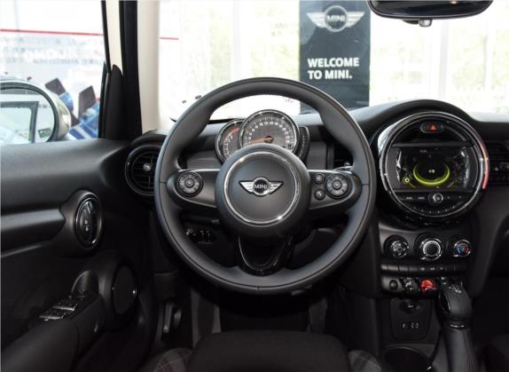 MINI 2016款 1.5T COOPER 五门版 中控类   驾驶位